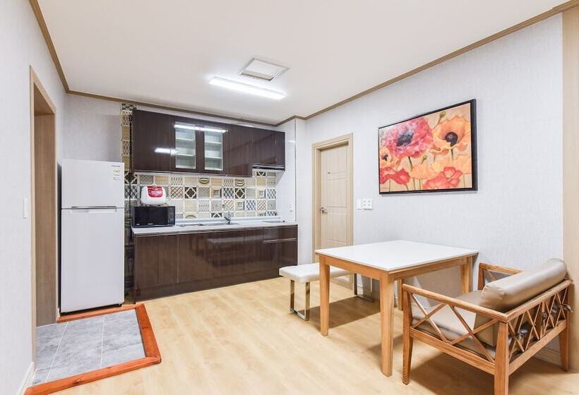 بنسيون Canada Sunset Village