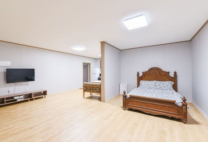 بنسيون Canada Sunset Village