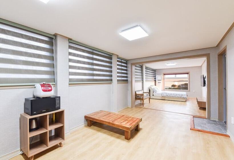 بنسيون Canada Sunset Village