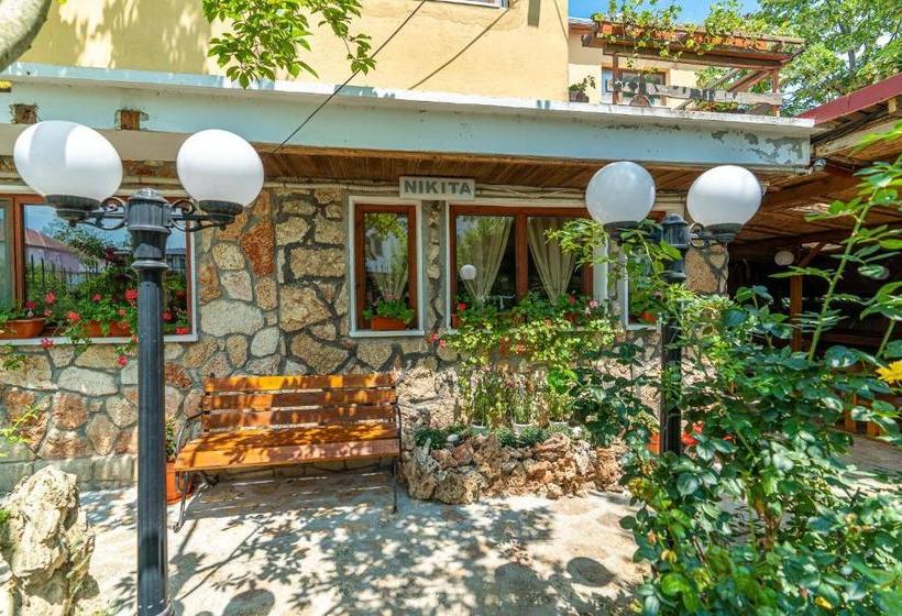 פנסיון Casa Nikita