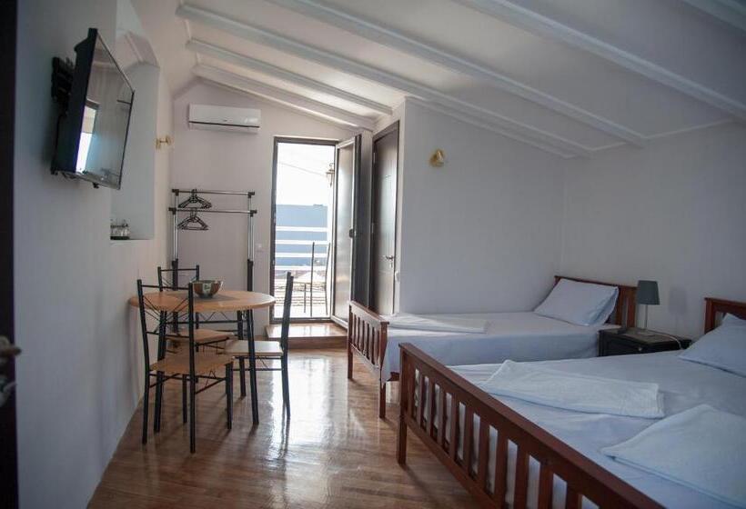 Pension Cozy Guest House In Old Batumi