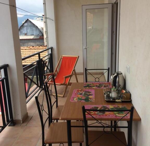 Pension Cozy Guest House In Old Batumi
