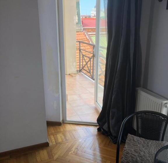 Pension Cozy Guest House In Old Batumi