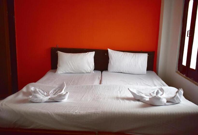 بنسيون Sandhya Guest House Varanasi Near Ganga River