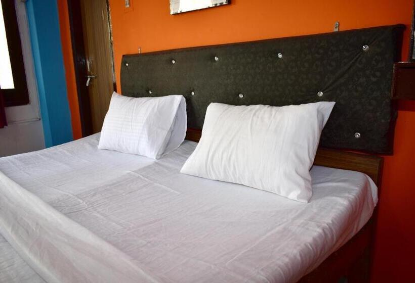 بنسيون Sandhya Guest House Varanasi Near Ganga River