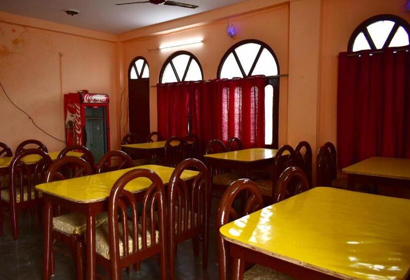 بنسيون Sandhya Guest House Varanasi Near Ganga River