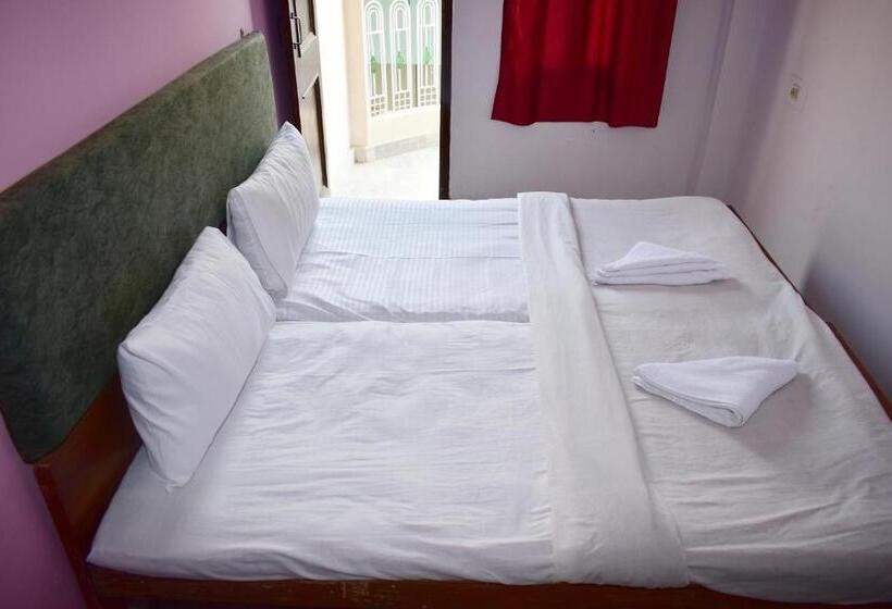 بنسيون Sandhya Guest House Varanasi Near Ganga River