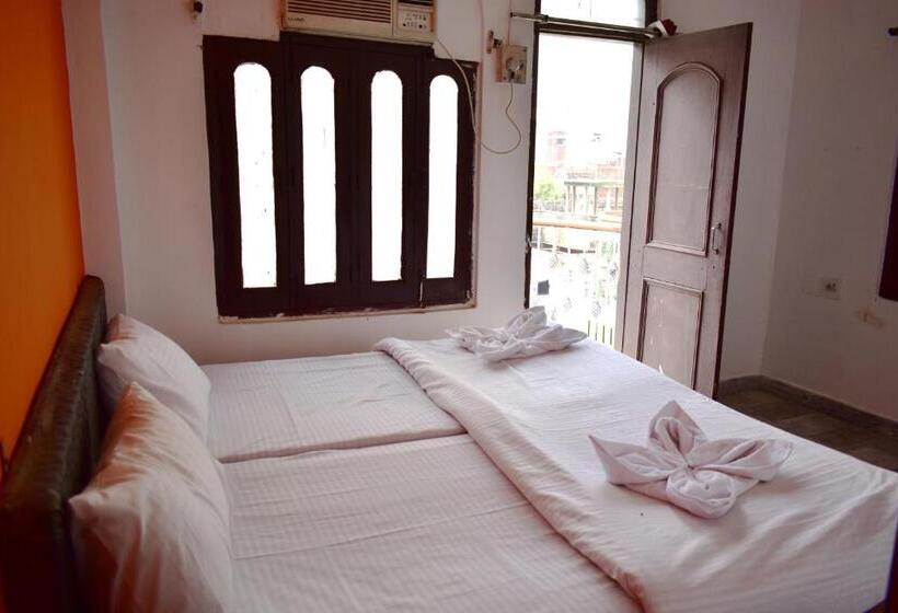 بنسيون Sandhya Guest House Varanasi Near Ganga River