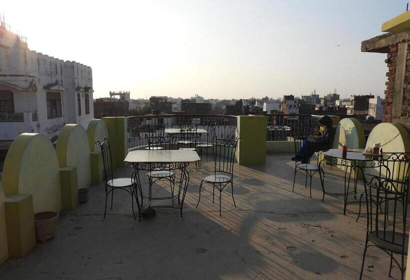 بنسيون Sandhya Guest House Varanasi Near Ganga River