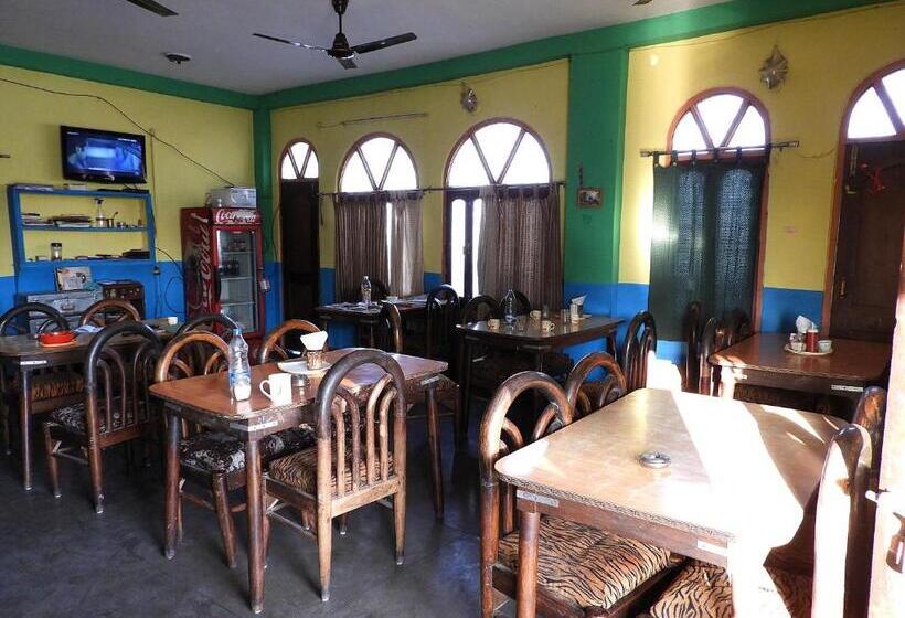 بنسيون Sandhya Guest House Varanasi Near Ganga River