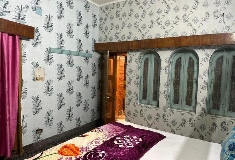 بنسيون Sandhya Guest House Varanasi Near Ganga River