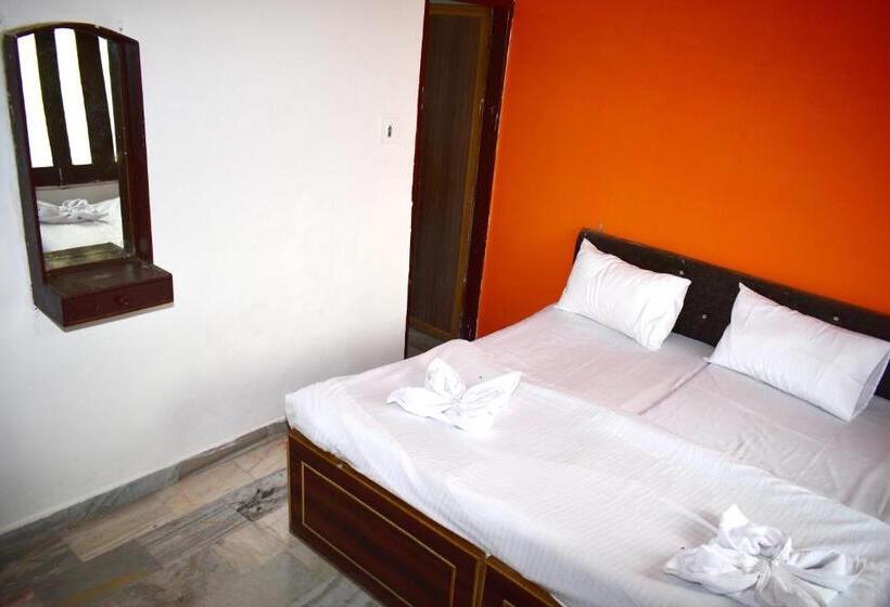 بنسيون Sandhya Guest House Varanasi Near Ganga River