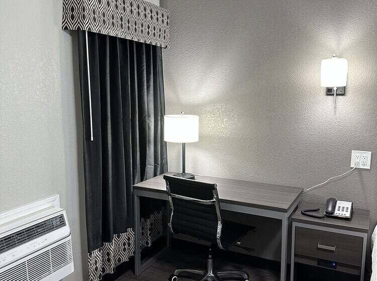 Sleepy Traveler Motel