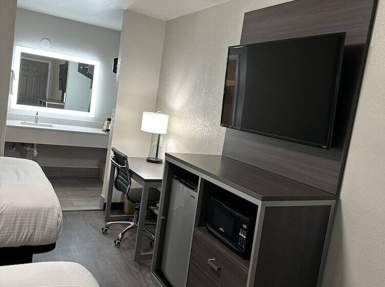 Sleepy Traveler Motel