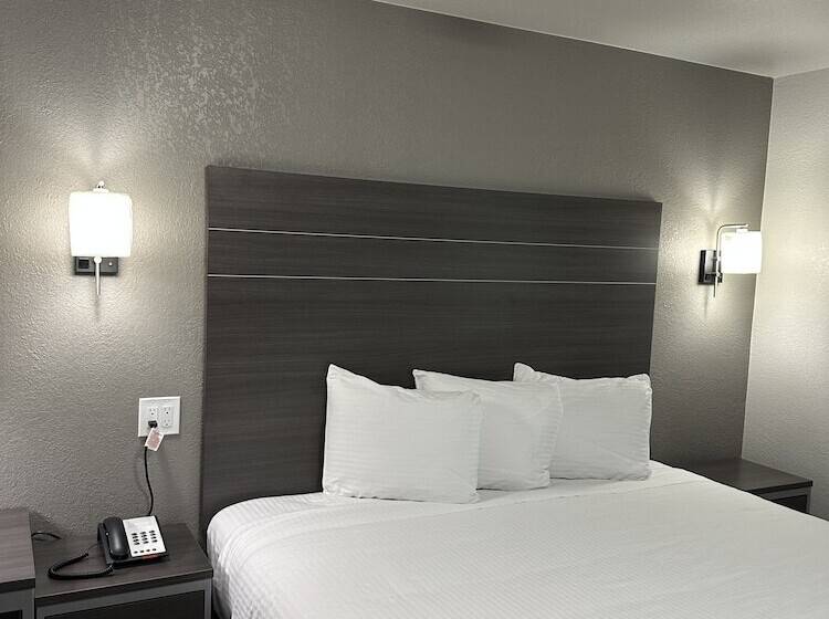 Sleepy Traveler Motel