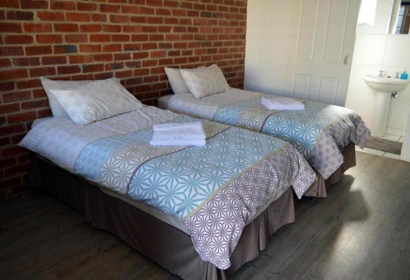 הוסטל Village Lodge Harrismith