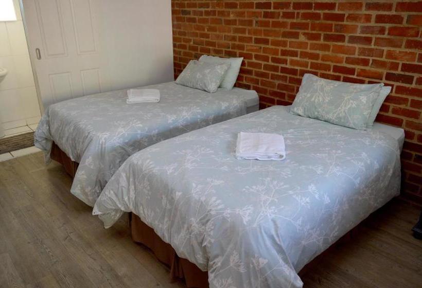 הוסטל Village Lodge Harrismith