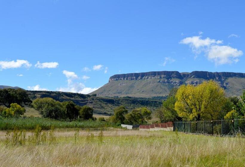 הוסטל Village Lodge Harrismith