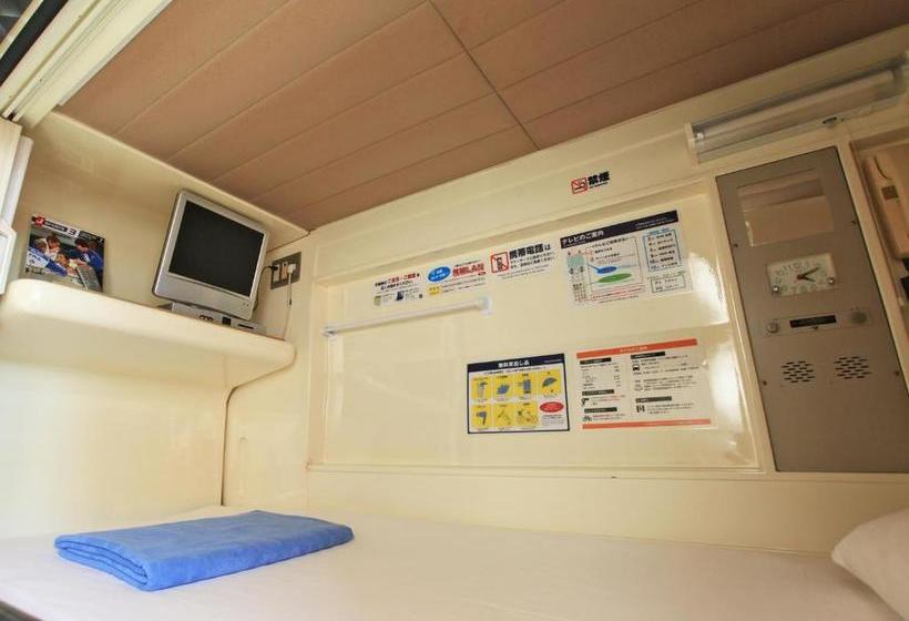 Capsule Hotel New Grand