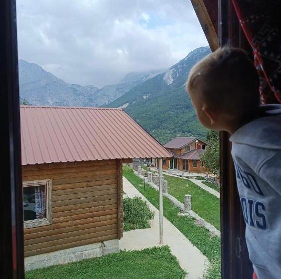 Thethi Paradise Hotel & Restaurant