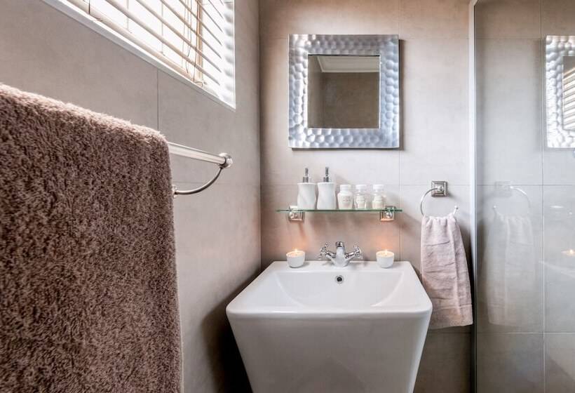 פנסיון Adato Guesthouse