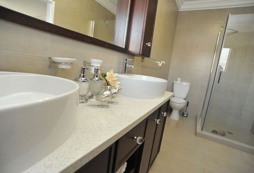 פנסיון Adato Guesthouse