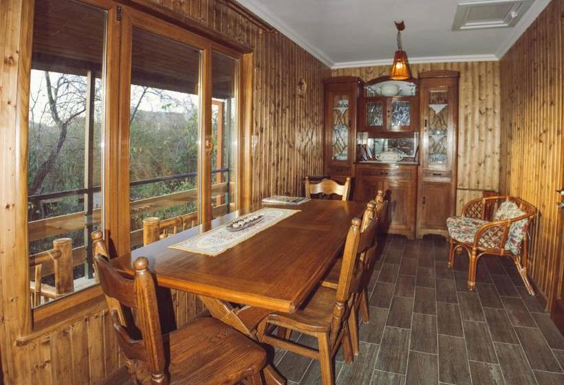 پانسیون Casa De Khasia