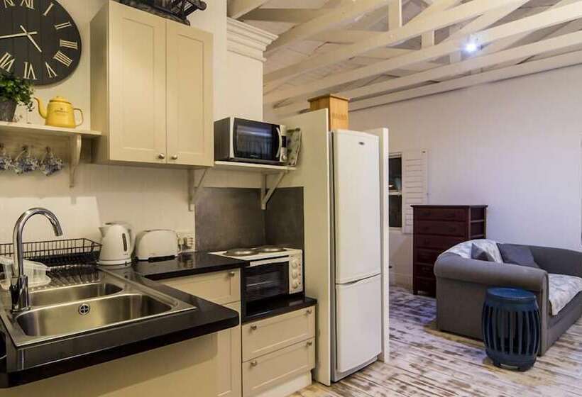 Пансион Maison H Guest House