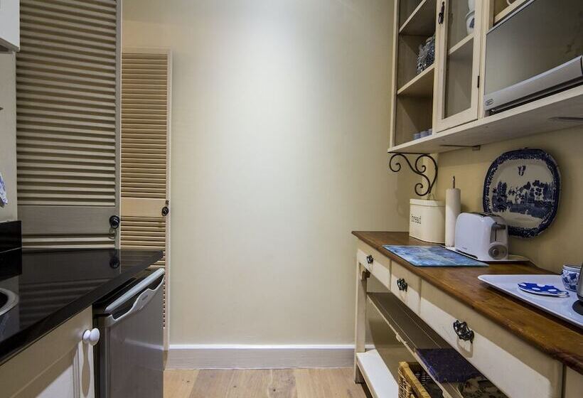 Пансион Maison H Guest House