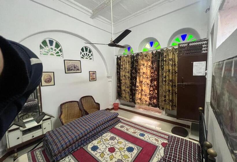 پانسیون Nukkad Guest House