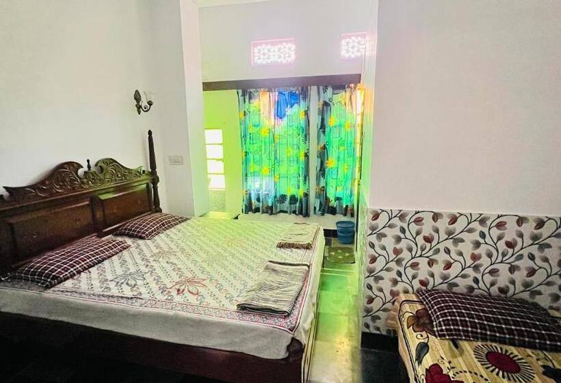 پانسیون Nukkad Guest House