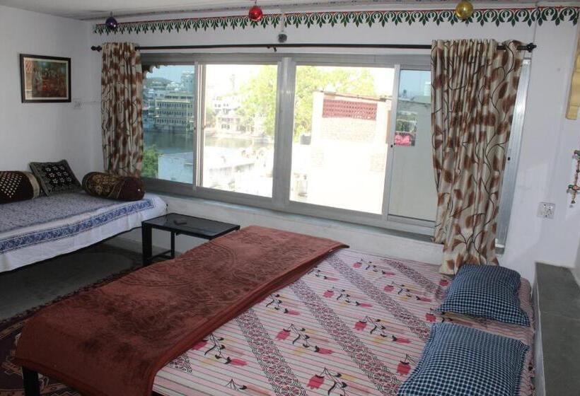 پانسیون Nukkad Guest House