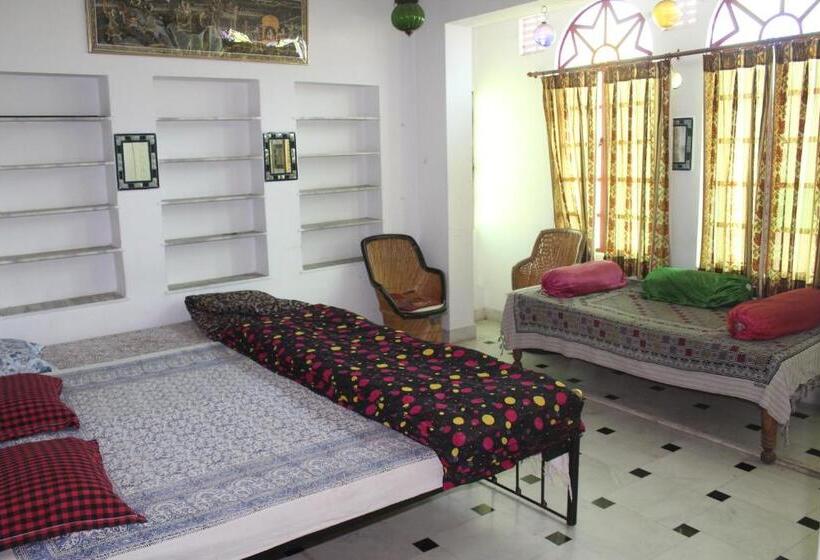 پانسیون Nukkad Guest House