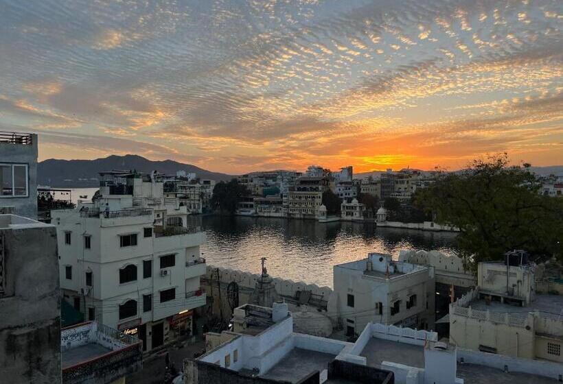 پانسیون Nukkad Guest House