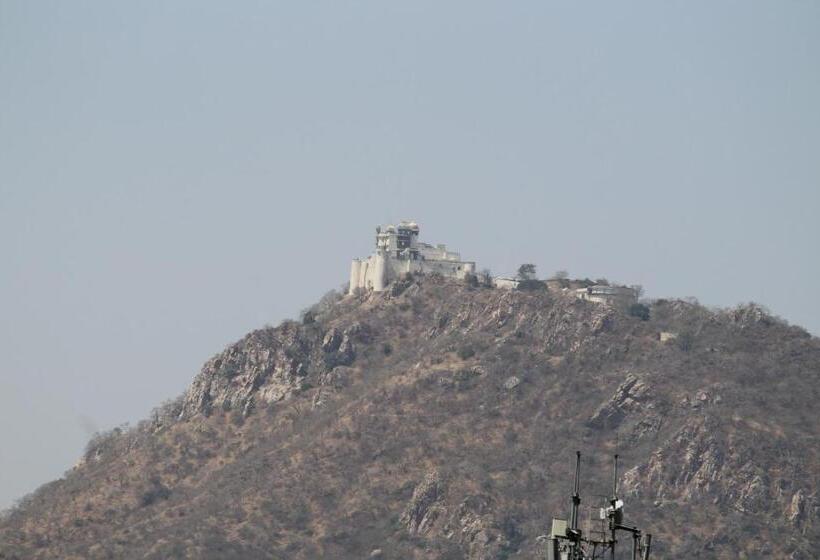 پانسیون Nukkad Guest House