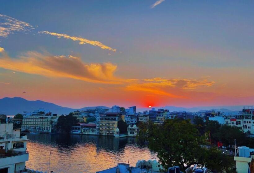 پانسیون Nukkad Guest House