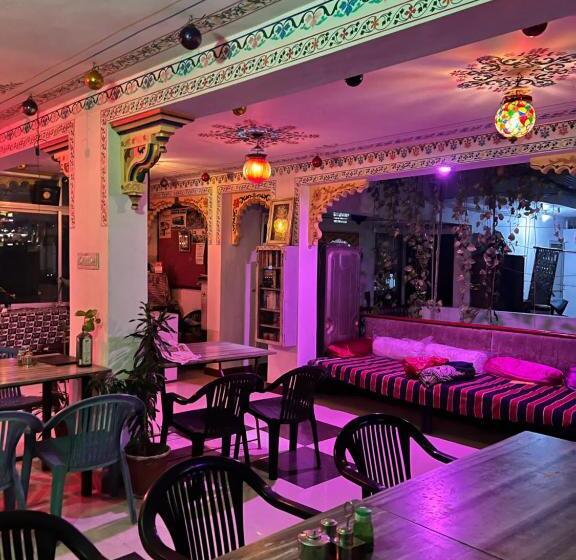 پانسیون Nukkad Guest House