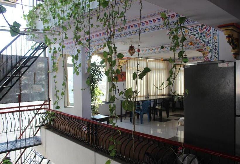 پانسیون Nukkad Guest House