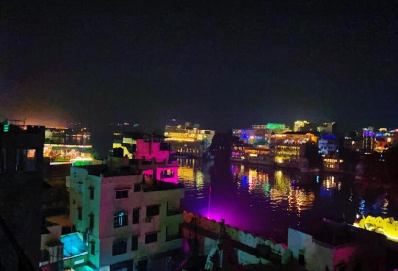 پانسیون Nukkad Guest House