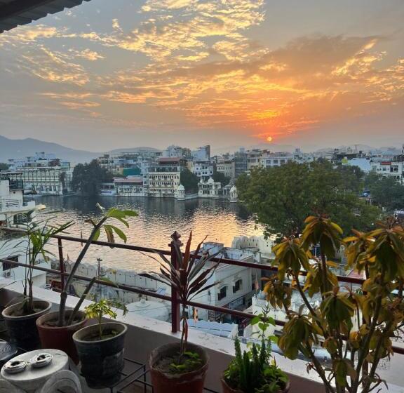 پانسیون Nukkad Guest House