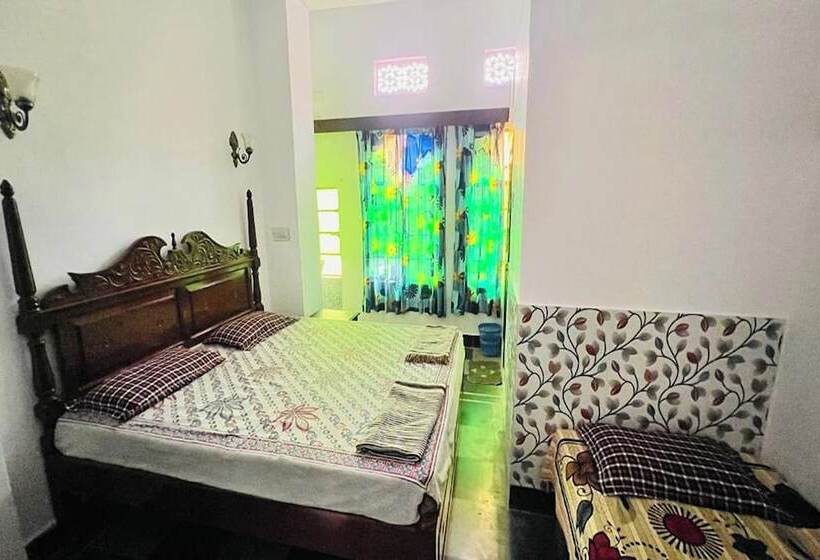 پانسیون Nukkad Guest House