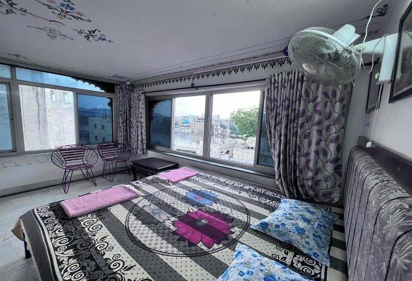 پانسیون Nukkad Guest House