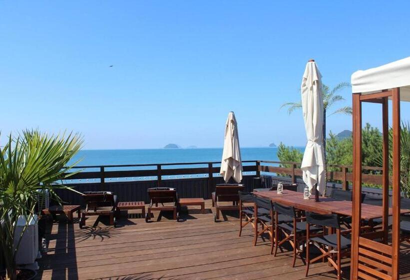 Пансион なにもない幸せな島のリトリート宿 The Bonds