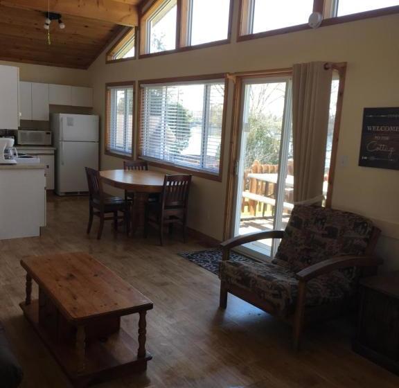 منتجع Merland Park Cottages And Motel