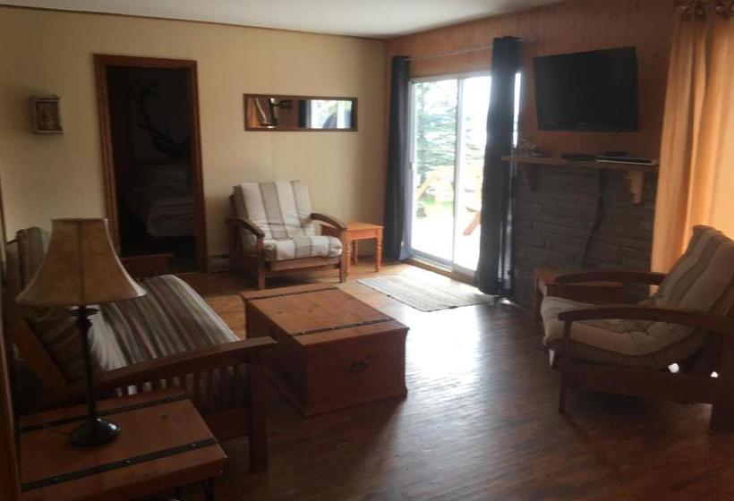 منتجع Merland Park Cottages And Motel