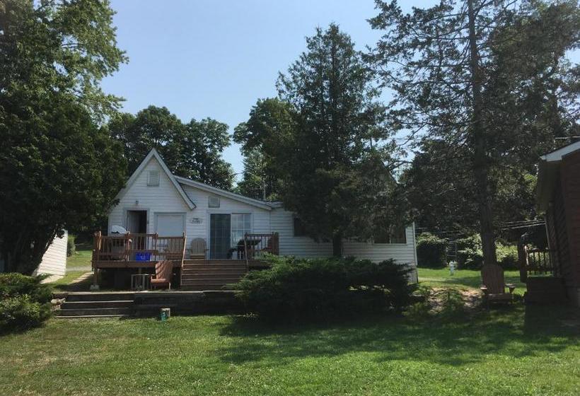 منتجع Merland Park Cottages And Motel