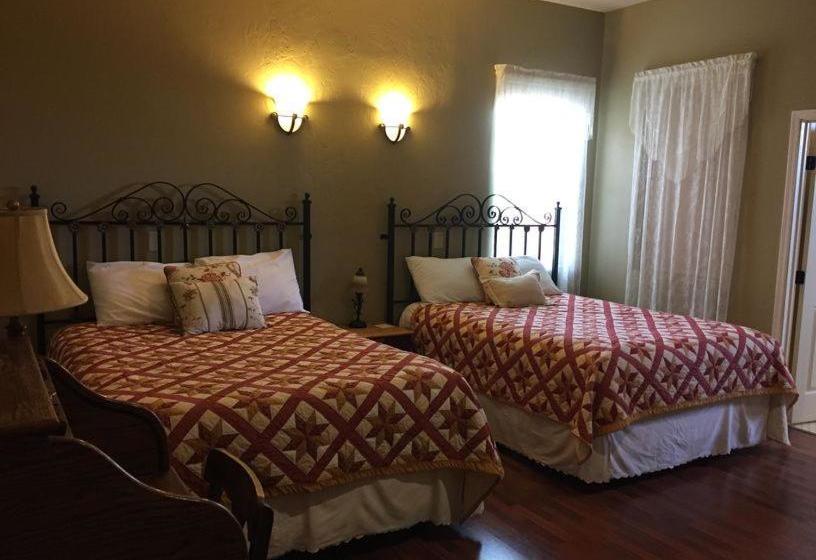 Virgil's Corner B & B