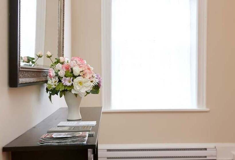 旅馆 Cheltenham Suites