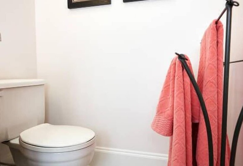 旅馆 Cheltenham Suites