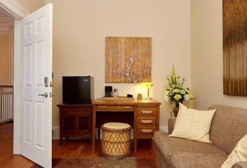 旅馆 Cheltenham Suites